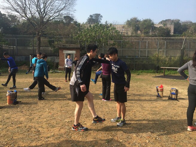 Year 2 SRM student applied their knowledge in dynamic stretching and assisted head coach during the race preparation workshop in Aberdeen Country Park 